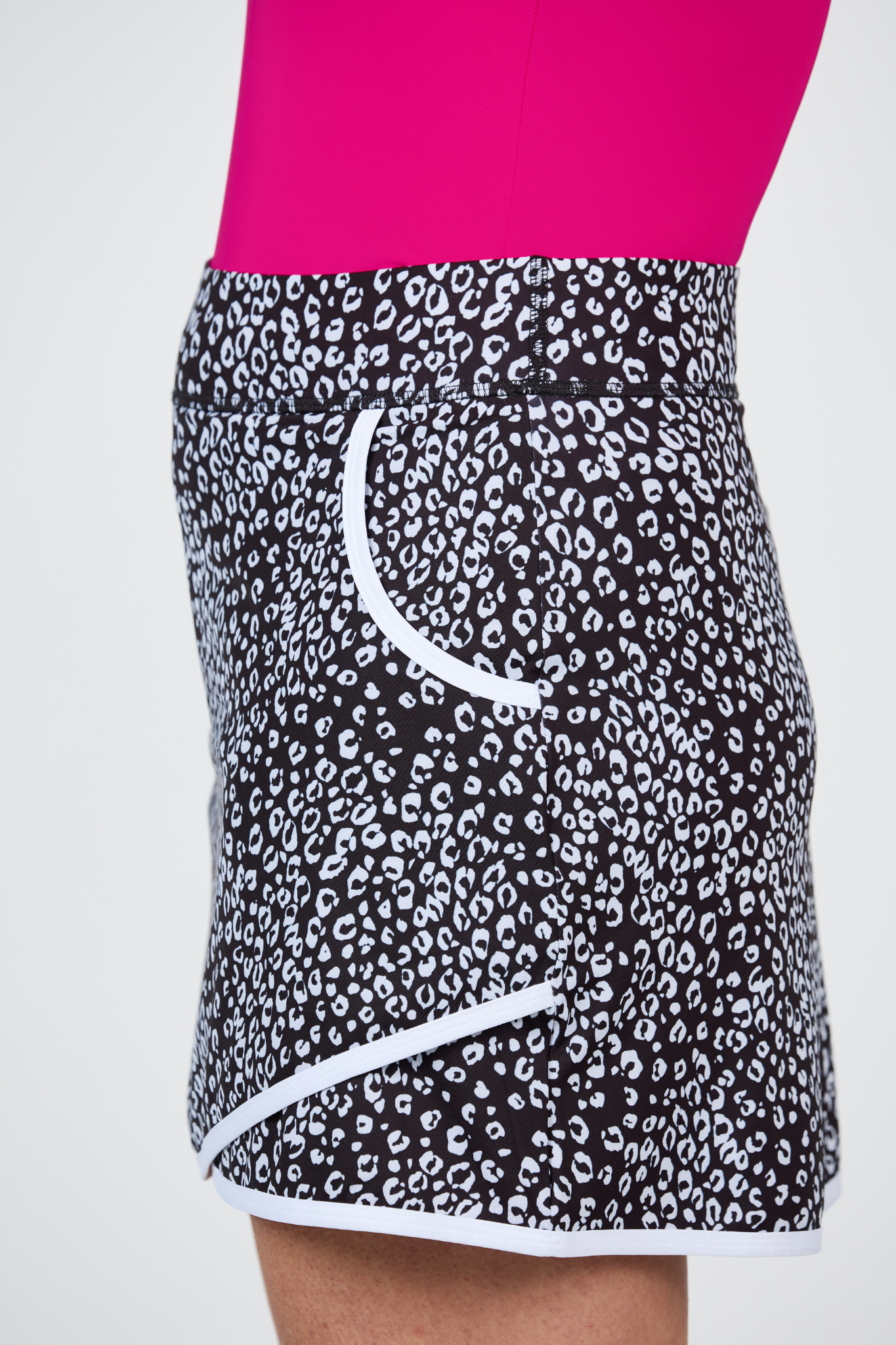 #color_Leo-Geo Black