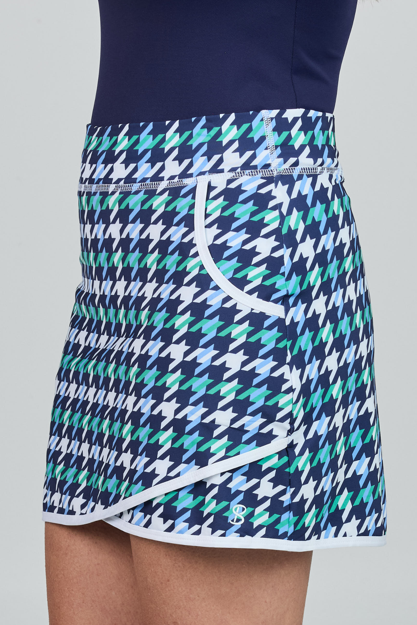 #color_right direction navy